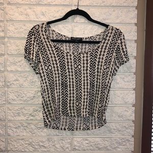 Short sleeve crop top with Aztec design